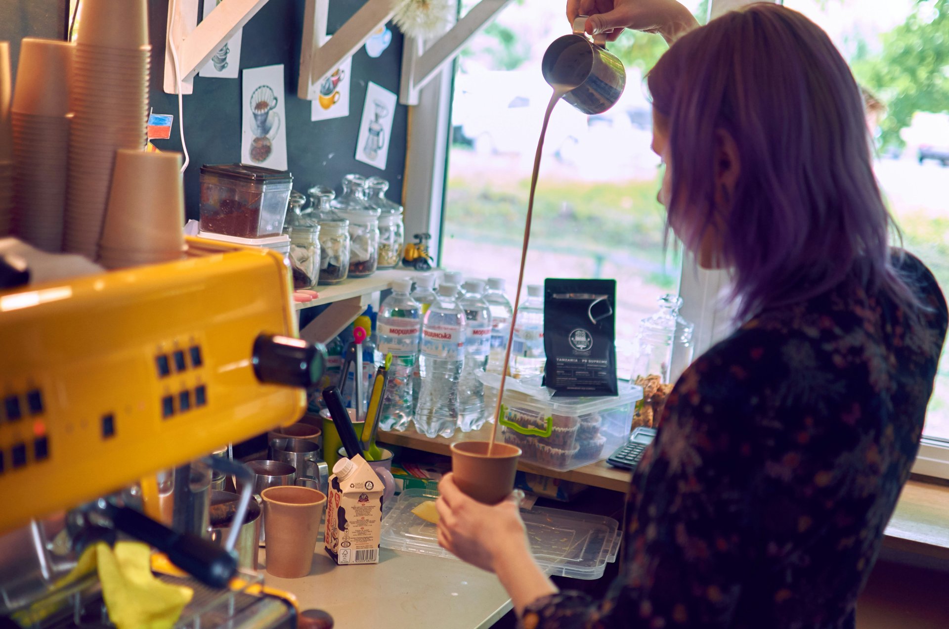 Barista pouring coffee in a cafe